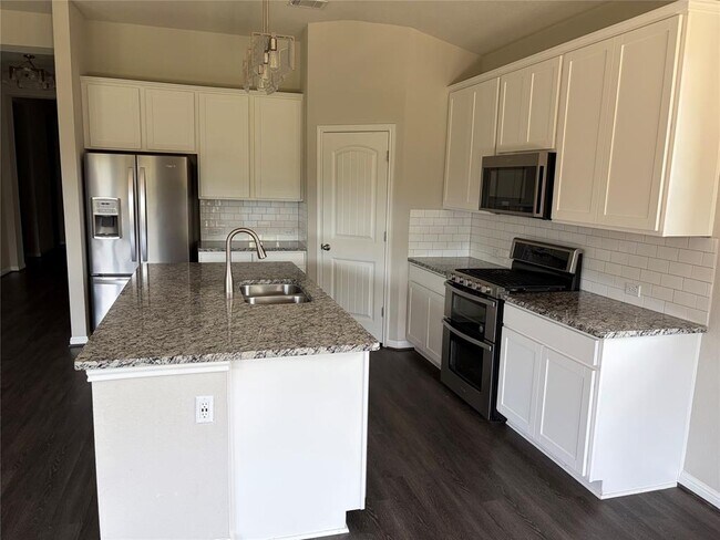 Building Photo - 641 Gabrielle Anne Dr