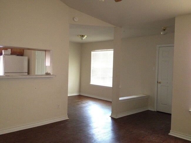 Building Photo - PET FRIENDLY! PRICED RIGHT! SUBLEASE AVAIL...