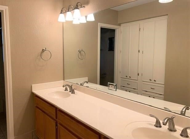 Building Photo - 2123 Williamsburg Ct S