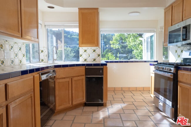 Building Photo - 2401 Meadow Valley Terrace