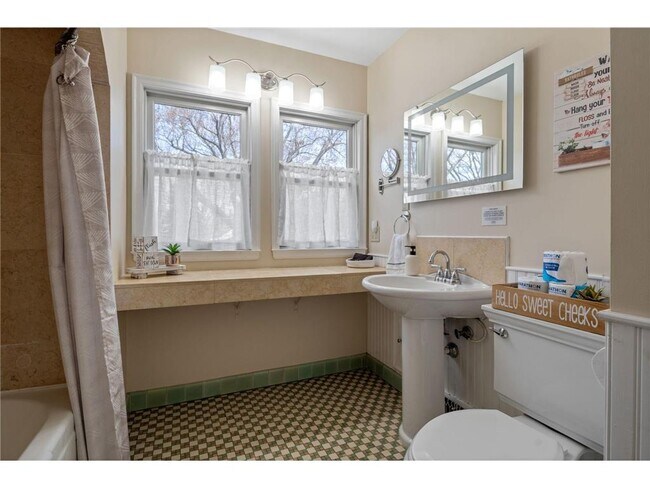 Building Photo - 2721 29th Ave NE