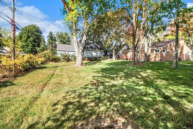 Building Photo - 392 Firwood St