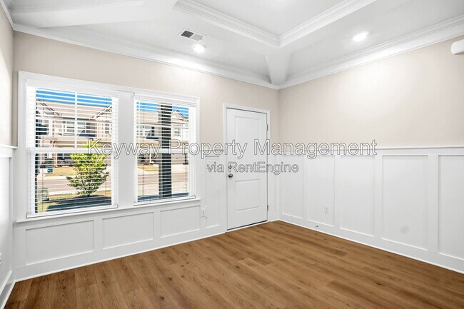 Building Photo - 3225 Venetian Dr