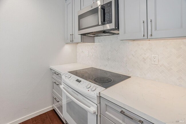 Building Photo - 363 Eden Roc Dr