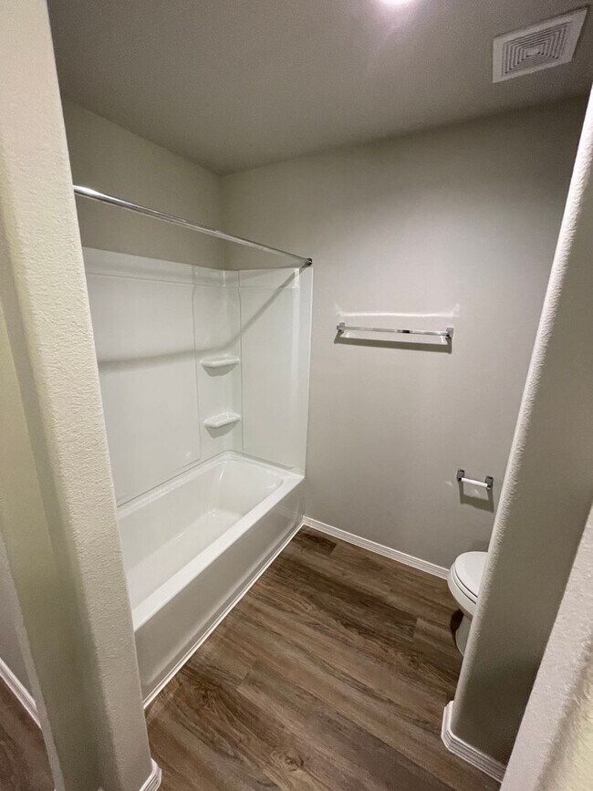 Building Photo - 727 Long Cedar Dr