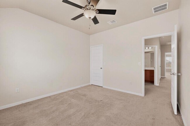 Building Photo - 1620 Bryant Dr