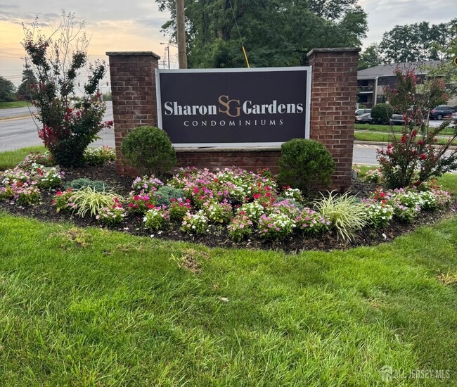 Building Photo - 614 Sharon Garden Ct