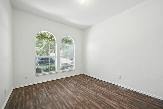Building Photo - Wonderful 3 bedroom 2 bathroom home in Pal...