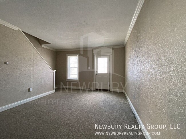 Building Photo - 39 Hickory St