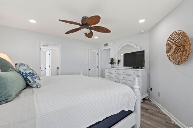 Building Photo - 5800 N Ocean Blvd