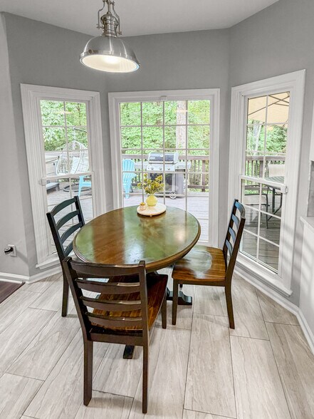 Building Photo - 1106 Glenrose Dr SE