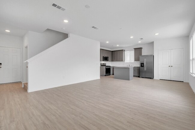 Building Photo - 16523 Pine Arrow Dr