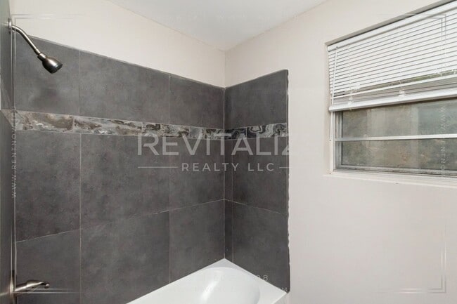 Building Photo - Newly Remodeled 4 Bed 1 Bath House in Mobile!!