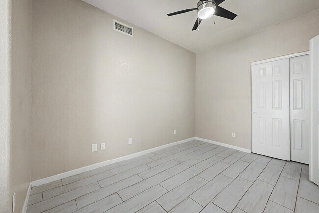Building Photo - 1331 W Blue Ridge Ct