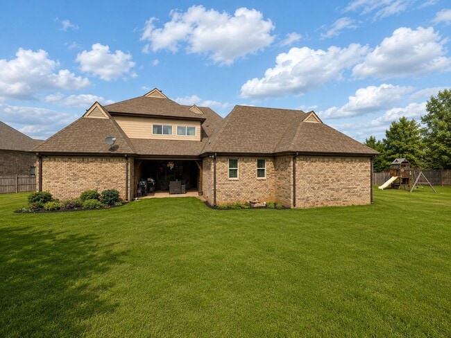 Building Photo - 627 Catamount St