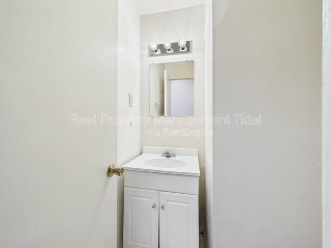 Building Photo - 1528 Darren Cir