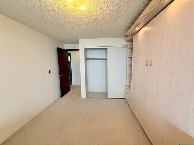 Building Photo - West Seattle Waterfront Condominium ~ West Beach Condominium