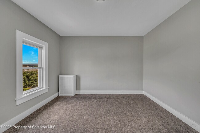 Building Photo - 1805 Farr St