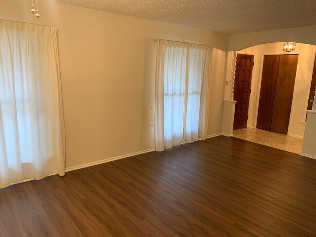 Building Photo - 9100 Tourney St