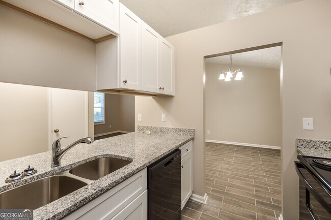 Building Photo - 6096 Creekford Dr