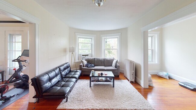 Primary Photo - 91 Fuller St