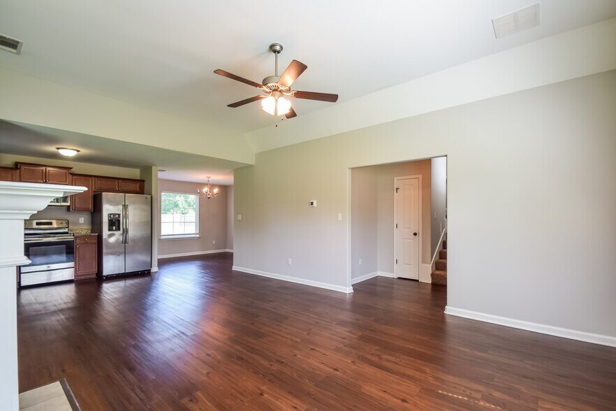 Building Photo - 6164 Humphreys Dr