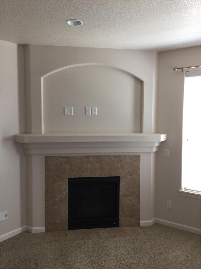 Building Photo - 3395 SE Meadowview Way