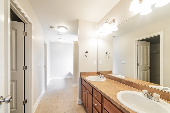 Building Photo - 15 Heritage Ave