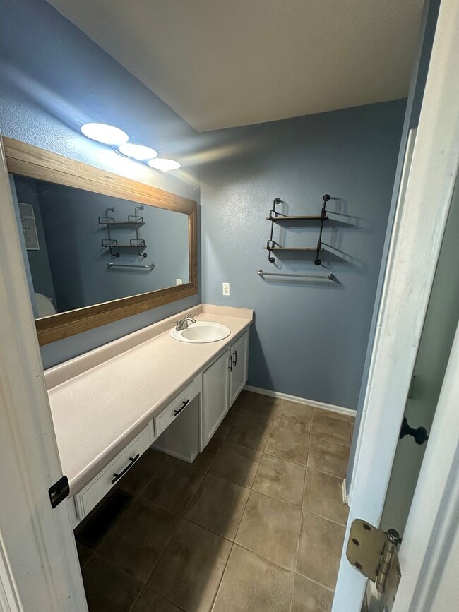 Building Photo - Move-In Ready 4-Bedroom Home in Stetson Hills with Fenced Yard