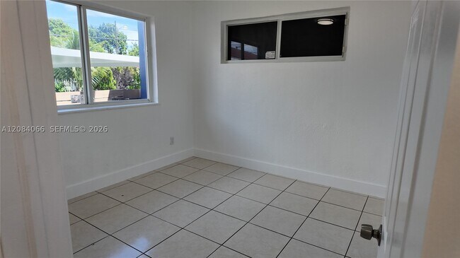 Building Photo - 3737 NW 20th Ct