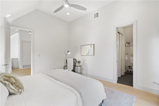Building Photo - 815 Brazos St
