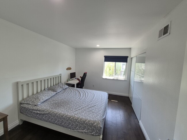 Building Photo - 5313 Sevilla Ct