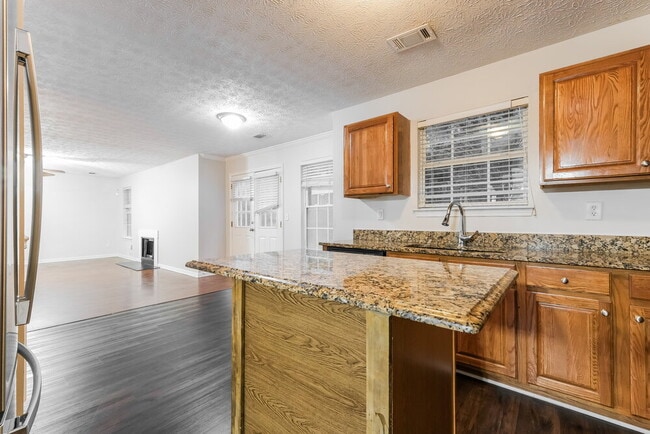 Building Photo - 3900 Georgia Dr