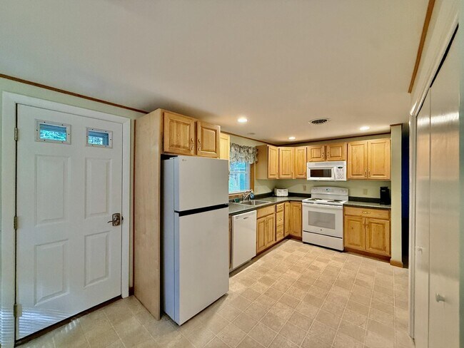 Building Photo - 43 Beachwood Rd