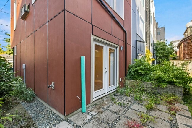 Building Photo - 9220 35th Ave SW