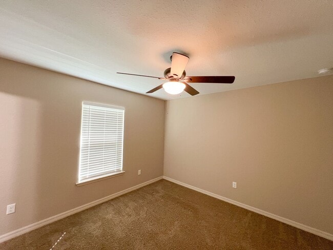 Building Photo - BEAUTIFUL 3 BD/2BA Home in Beautiful Ocala!!!