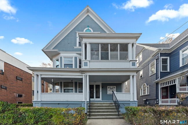 Building Photo - 136 Edwards St