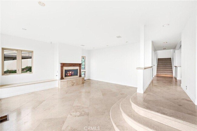 Building Photo - 1060 Skyline Dr