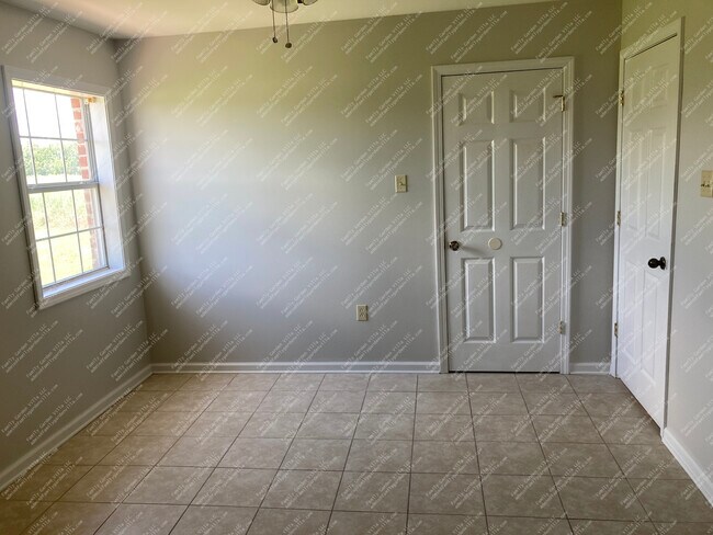 Building Photo - 340 Gloria St