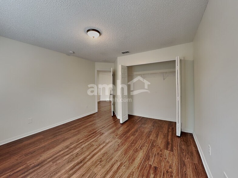 Building Photo - 1921 Darlin Cir