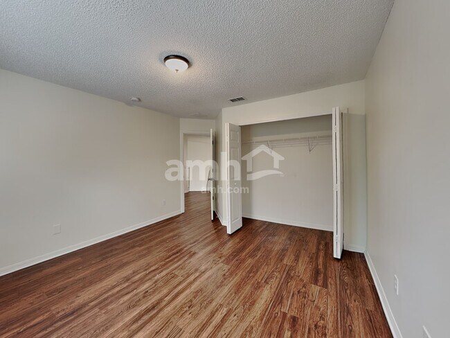 Building Photo - 1921 Darlin Cir