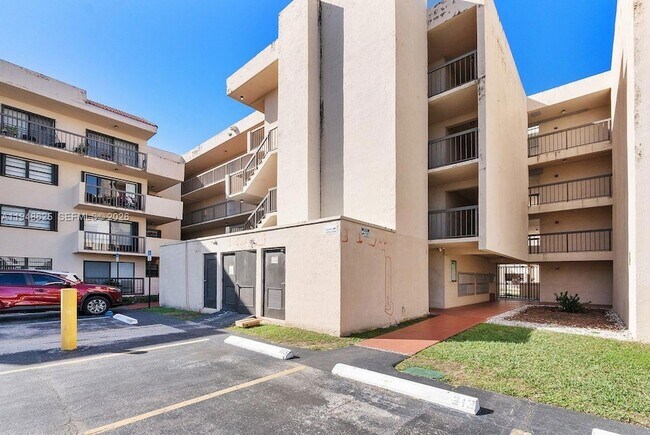 Building Photo - 995 SW 84th Ave