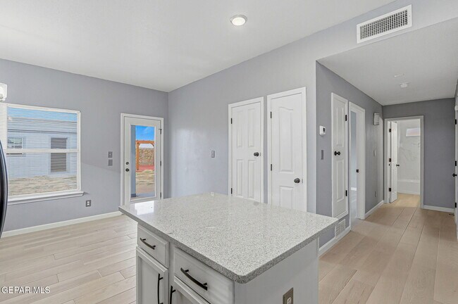 Building Photo - 12325 Tierra Bella Dr