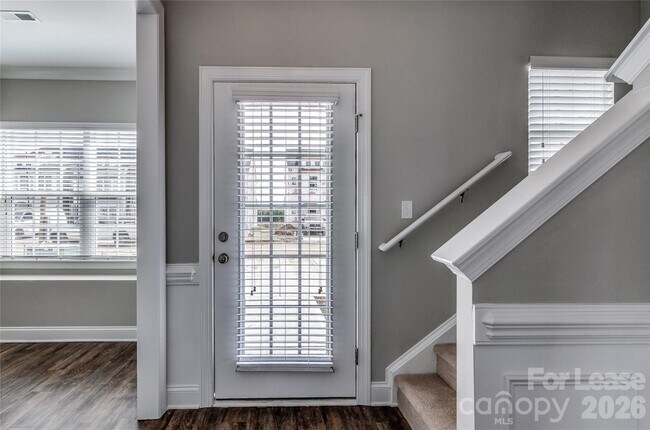 Building Photo - 362 Halton Crossing Dr SW