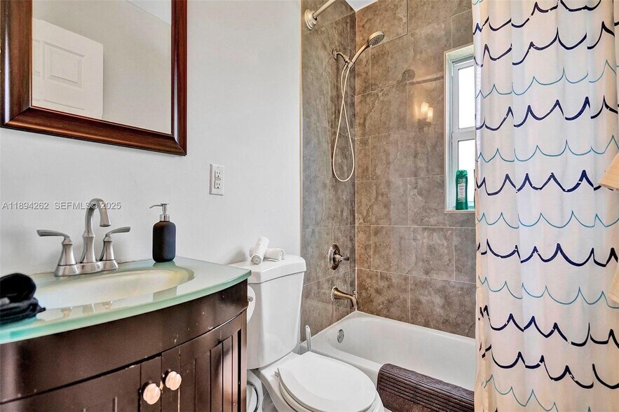 Building Photo - 1000 Matanzas Ave