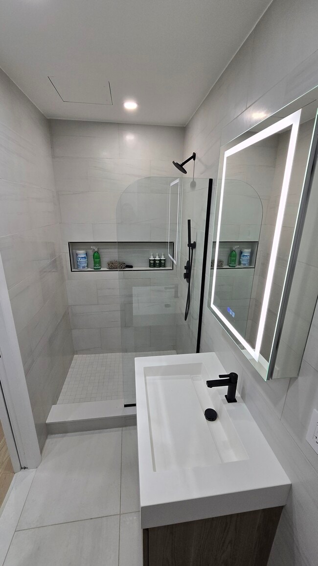 Building Photo - 88 East End Ave