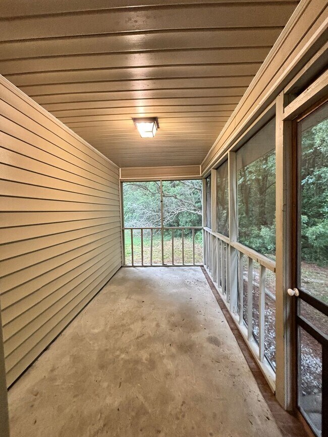 Building Photo - 255 Bayberry Ct