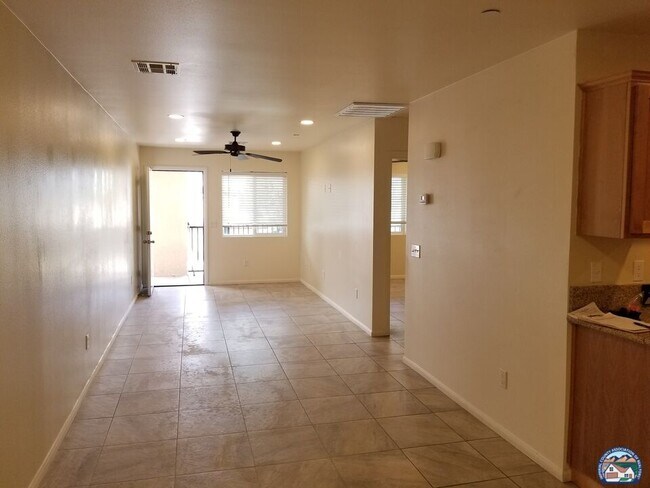 Building Photo - 495 W Commercial Ave