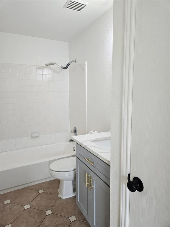 Building Photo - 13400 Coomes Dr