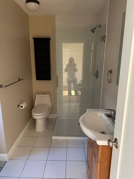 Building Photo - 119 Commercial St